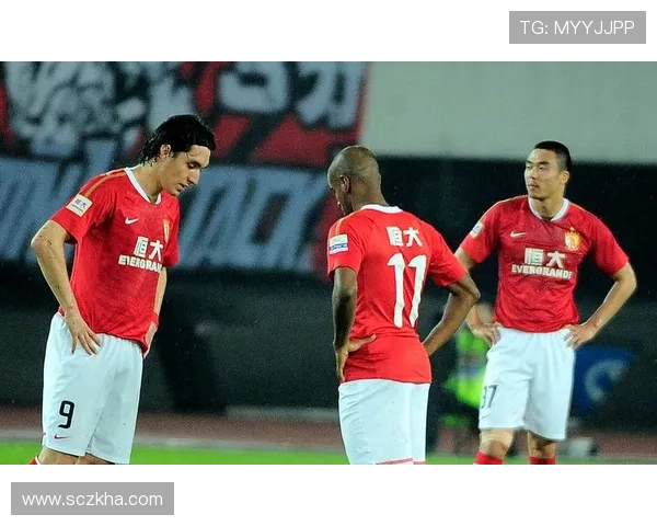 马瑟林持球突破展现强硬风采上篮得分令对手瞬间失去防守节奏